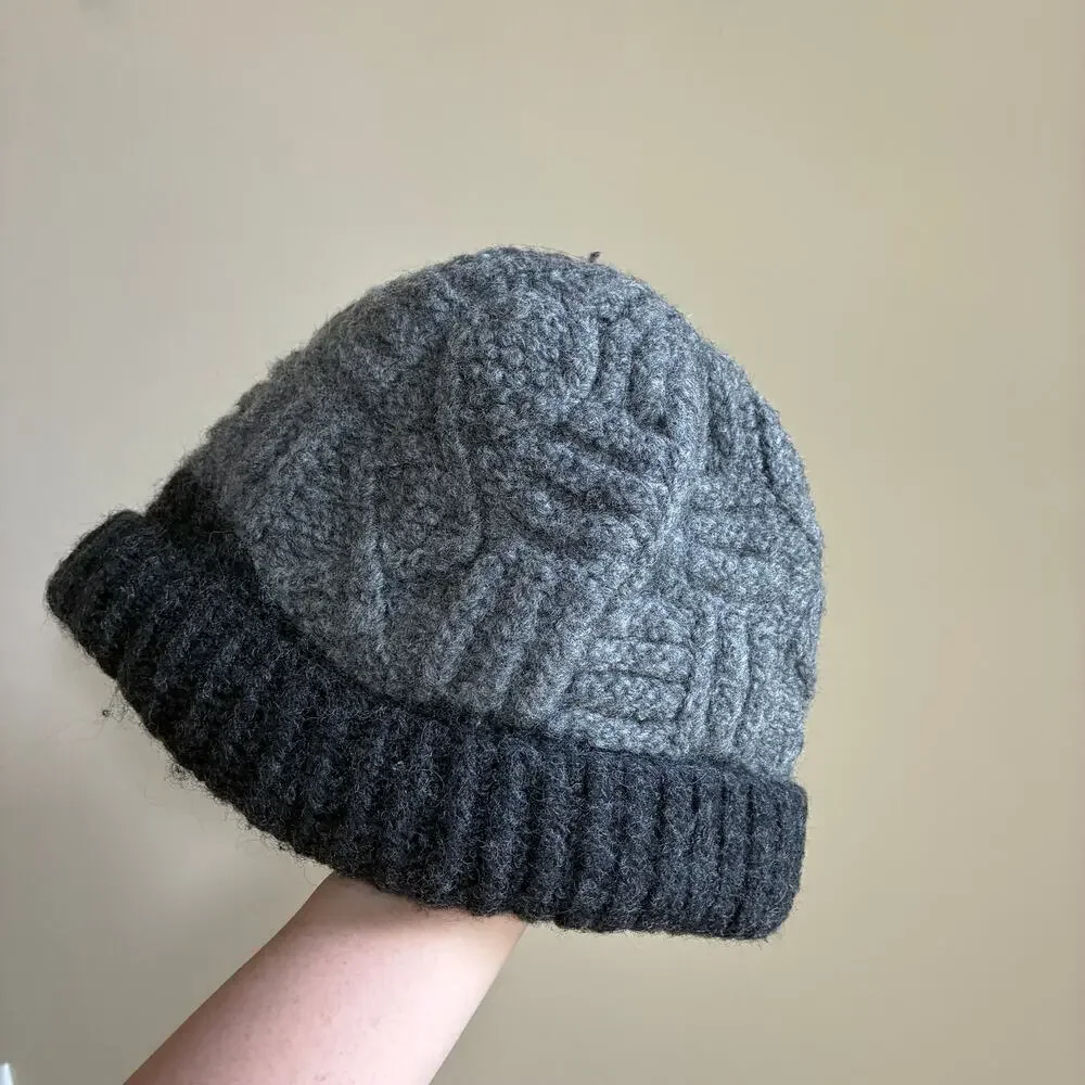 Everest Designs 100% wool hat gray black knit beanie made in nepal one size